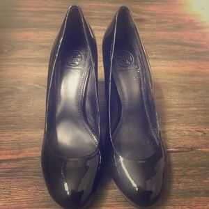 ONLY WORN ONCE! Tory Burch round toe pumps!